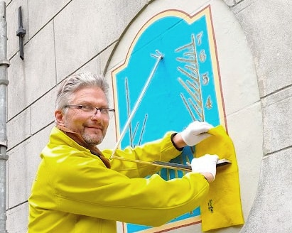 Restauratie zonnewijzer Huis te Zaanen in Haarlem