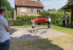 Opening van de levende zonnewijzer van natuursteen bij gymnasium Apeldoorn